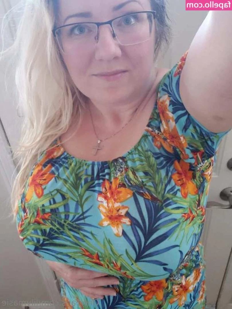 Lily Masie [ lily-masie ] - Happy Friday my love!! Are we playing today?