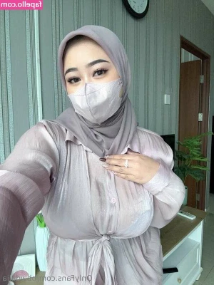 bbwmuslimdalia [ bbwmuslimdalia-5 ] - Treat yourself - Foot Chat and Tease…..$40/15 minutes👣..Dm me to