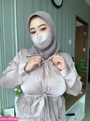 bbwmuslimdalia [ bbwmuslimdalia-5 ] - Tip 7.99 to see me and @mspalomares hot kitty play vid.