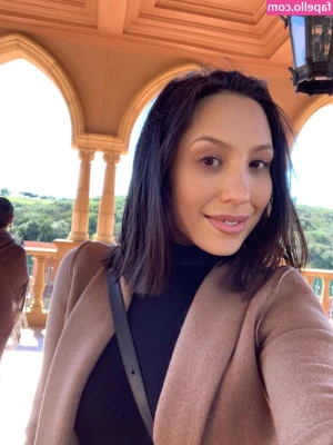 Cheryl Burke [ cheryl-burke ] - Urban boi
