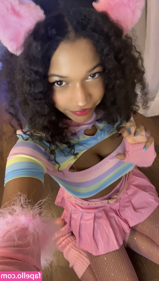Annie Grenson [ annie-grenson-19 ] - Nothing like a first post with lots of ass
