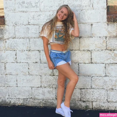 Zoe Canestraro [ zoe-canestraro ] - Can i make you smiles today