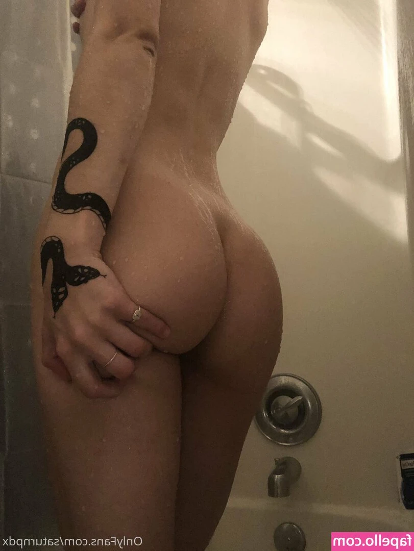phantompixie - Gold dildo quick clip. Longer one tommorrow 😉