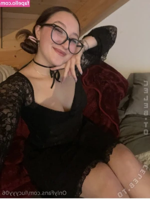 Lucyyy06 [ lucyyy06-12 ] - Chains are fun but this pussy is more fun... 🐱