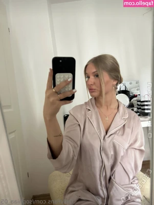 Sophiaa_05 - Just slipping out of this sexy lil thing