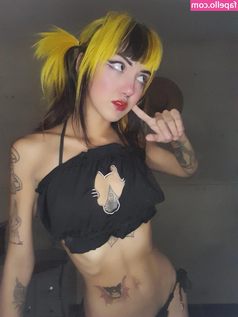 YoiFox - Gotta love a dominant woman right