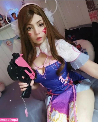 Oh No Anna [ oh-no-anna-1 ] - Shoving Cinnabons down my Throat. Eating Vid to come!