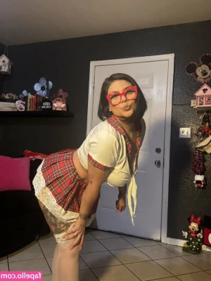 liziesunflower6901 - Who wants to get stuffed from the back like @sarahrhyder 🤤