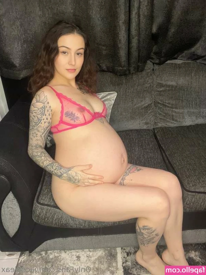 Queeniink69 - Had to take a quick break from work  Bonus points if you can tell me