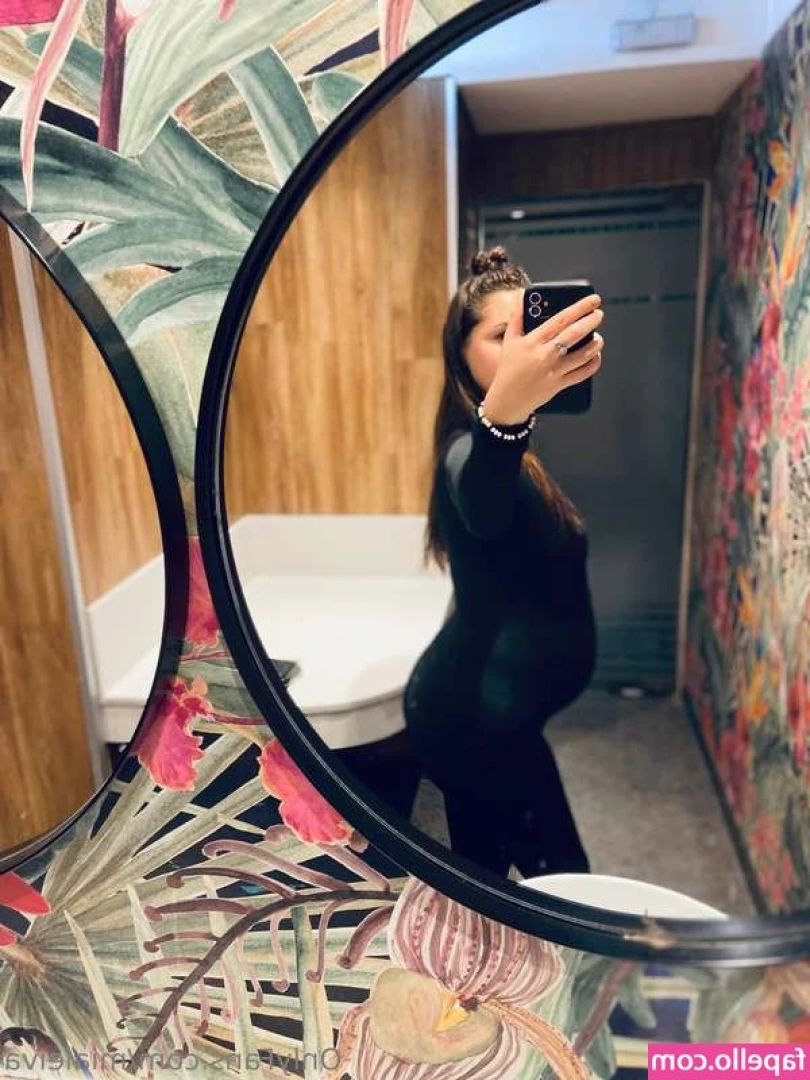 Trini Latina [ trini-latina ] - Who wants to play?
