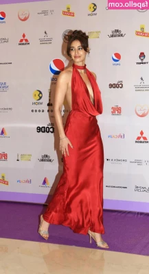 Disha Patani [ disha-patani ] - Taking a stand.  I'm all leg. 🥴