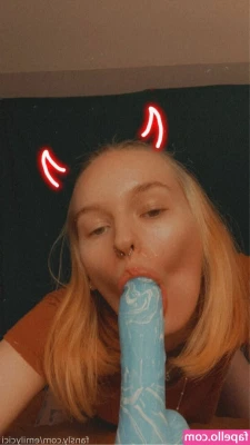 emilycici - Help   it s almost 3am and I m too mentally unstable to sleep