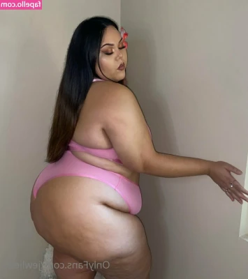 Jewlieah - A delicious lesbian sex video with Jade Vega     Un delicioso video