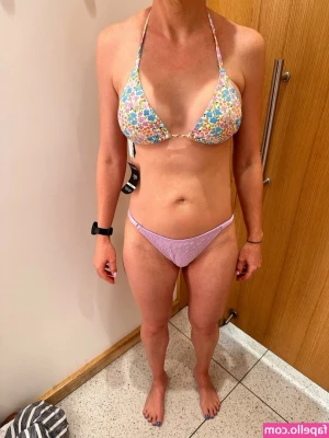 Capetownmom - Welcome to my onlyfans page  I hope you enjoy my content  i do