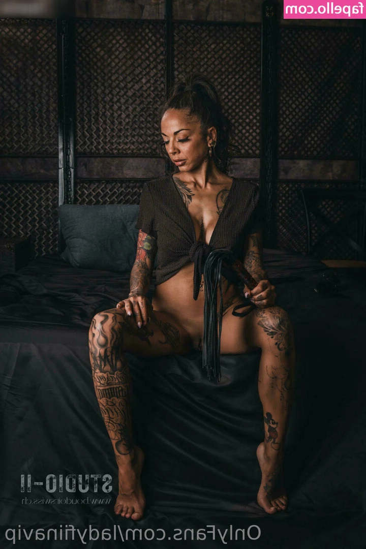 Lady Fiina [ lady-fiina ] - Let’s save water & shower together🥰🫧