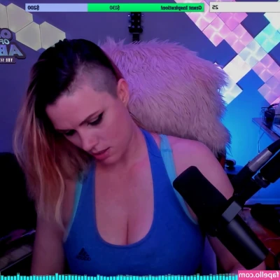 scxrlet64 - don't i look hot in this?