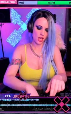 scxrlet64 - My pussy is dripping for some cock 😋
