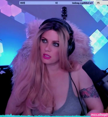 scxrlet64 - are you just going to sit there or devour me?😈