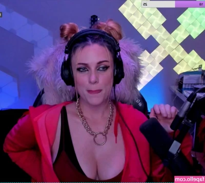scxrlet64 - I sang at karaoke    It was so awkward  but so much fun at the same