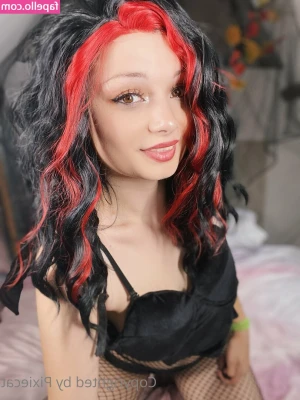 Bellajynx - Cheeky af I know but o need my nails doing   we want pretty wanking