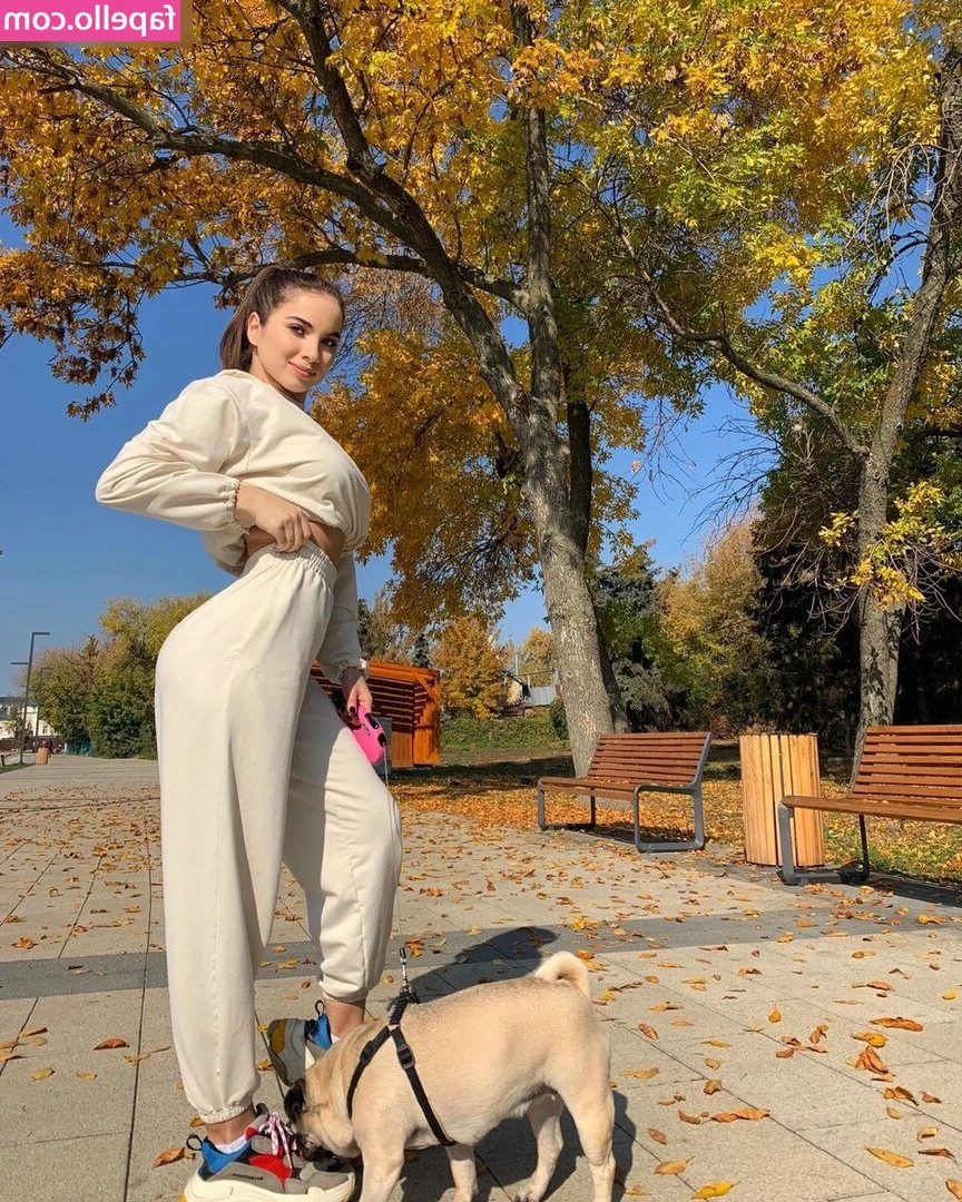 Tanya Kazeeva [ tanya-kazeeva ] - What’s your favorite thing about my onlyfans? 🙈