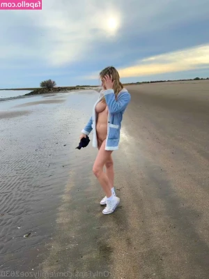 Emilyzoe2030 - I want you under me