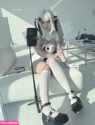 frauleinmilk - I'm sure this NEW content will have you buzzing with excitement! Send