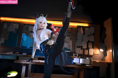 shuimiaoaqua - The First Woman of Fighting Games has the best Ass (and soles!) in