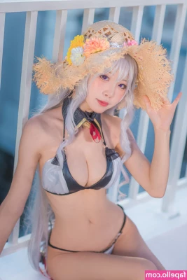 shuimiaoaqua - Good morning  I always think my boobs look pretty in the morning  so