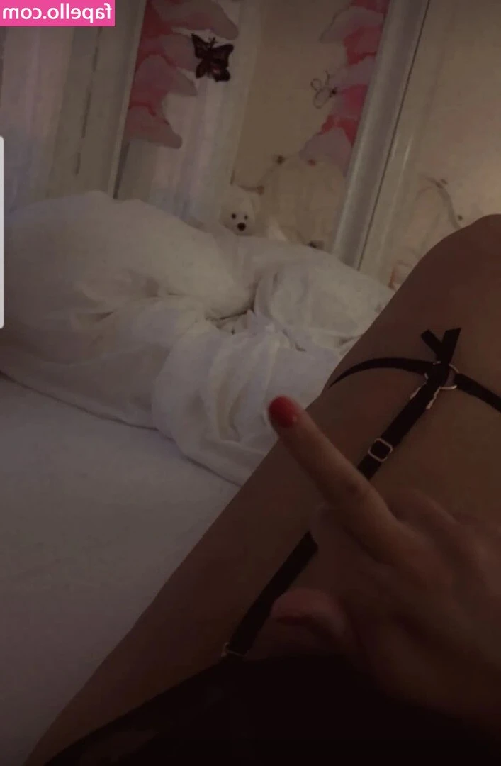 Elielizia / Elisa Kleber [ elielizia-elisa-kleber ] - Happy hump day  Don t mind me I m just getting ready for the day