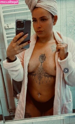 Mandygriffen - get a friend to join and get personal content in your DM ;)