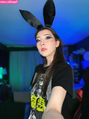 Kaisa - Bored at home all alone come talk  Dirty to me