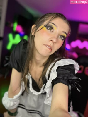Kaisa - Happy sexy Saturday  Do yall wanna see a video of me playing with my