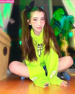 Kaisa - sele_26    FREE SUBSCRIPTION  How about a little conversation    I