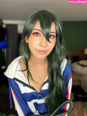 Kaisa - I love to go shopping and find sexy outfits that I can show all my