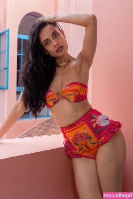 Sarah-Jane Dias [ sarah-jane-dias ] - I’m taking ever last dollar from you one day, might as well give in