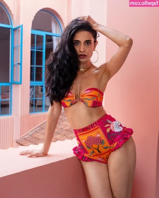 Sarah-Jane Dias [ sarah-jane-dias ] - Sucking the cum out of him after fucking