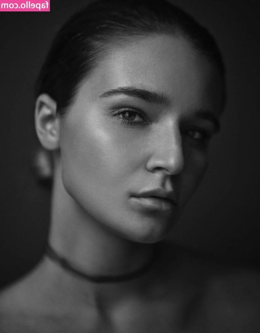 Mckenna Joy [ mckenna-joy ] - I bruised my   right before this shoot   but at least I got to play