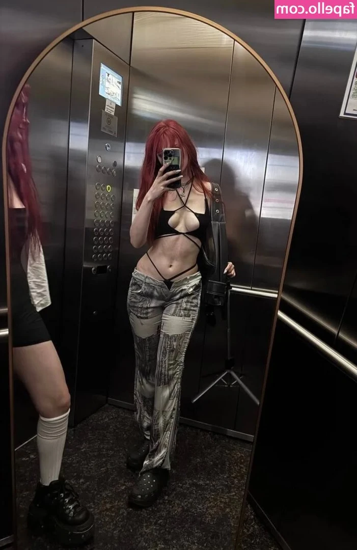 alicefoxyreal - Ad  Free Teasers   bxbysaintt VIP   bxbysaint  She will make you cum 