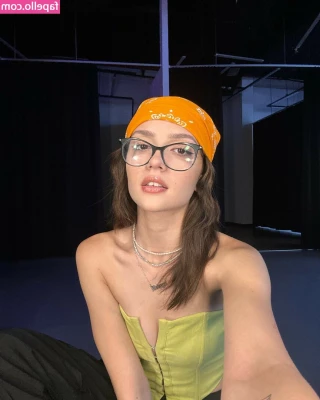 Feride Özdinç [ feride-ozdinc ] - I really like this bra  it makes my tits look great