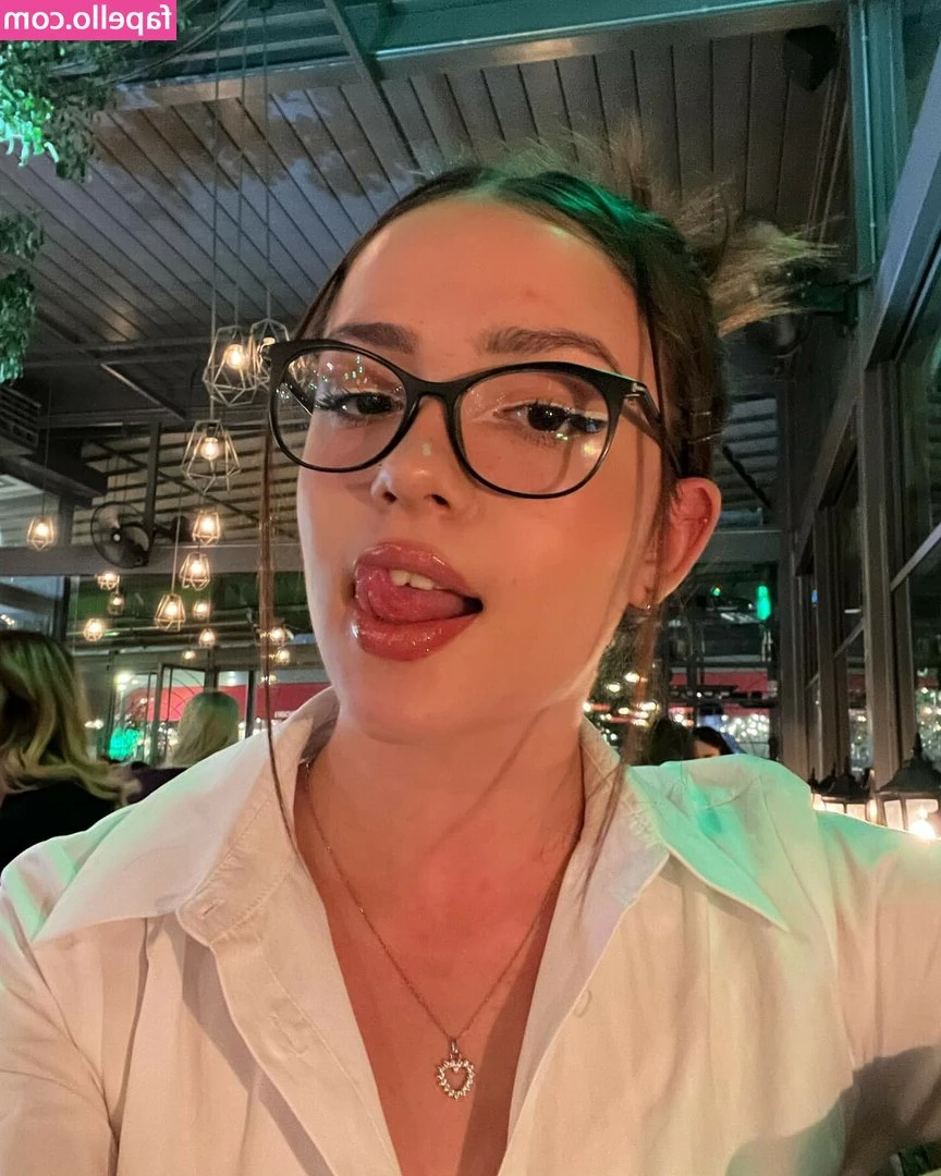 Feride Özdinç [ feride-ozdinc ] - Se viene collab con ____  adivinen  para navidad