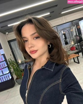 Feride Özdinç [ feride-ozdinc ] - Let him shove it in now he won t stop calling