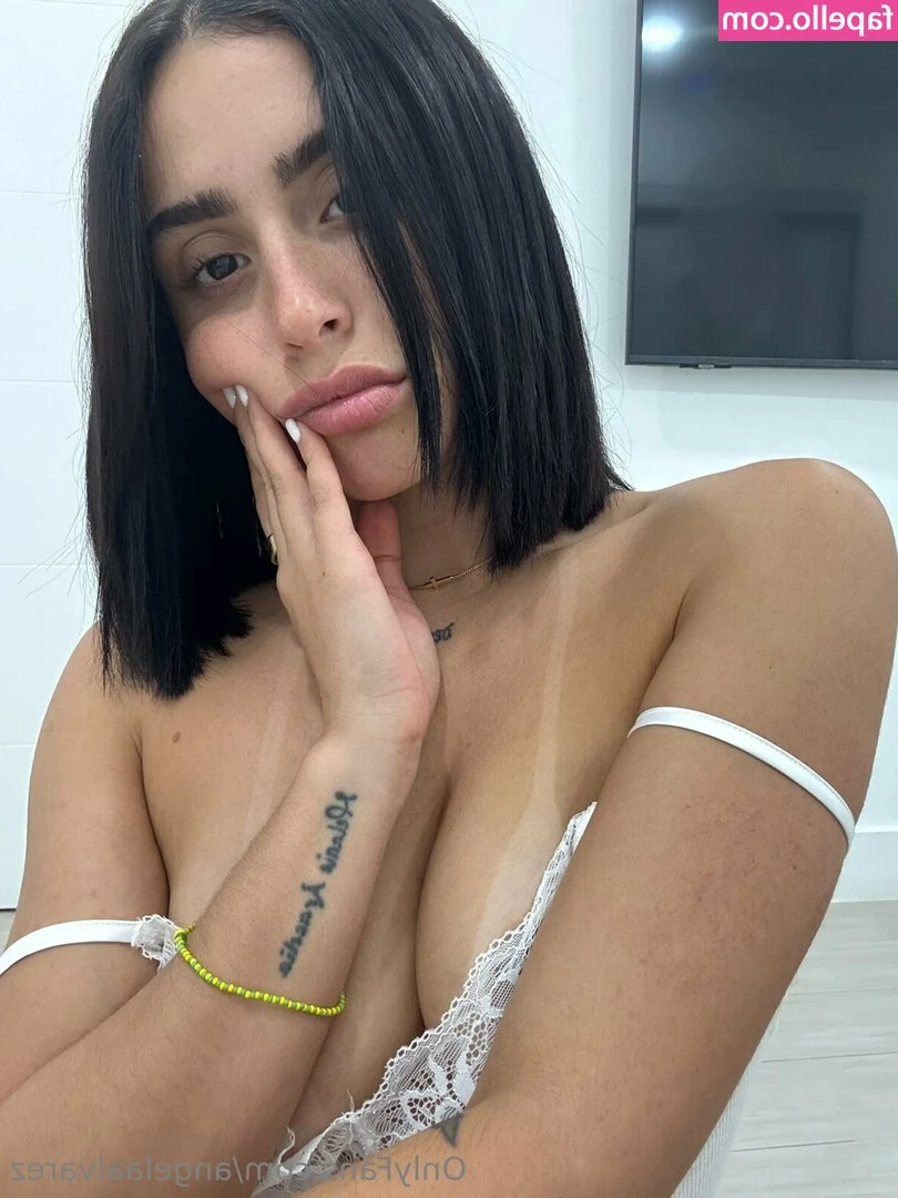 Angelaalvarez [ angelaalvarez-7 ] - Just so you know this is how I answer your DM 😈.....if you