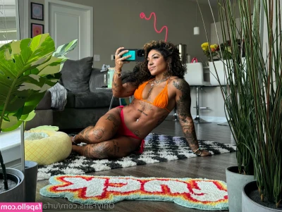 Ashley Shack [ ashley-shack-6 ] - What catches your eye first