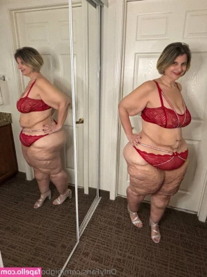 bigbootyasshley - Happy New Year s Eve  I have something you can kiss at midnight