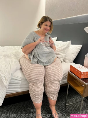 bigbootyasshley - Who wants this video