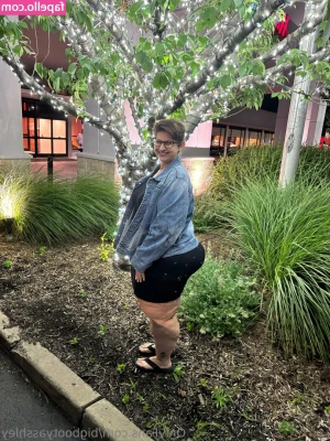bigbootyasshley - I burned my hand cooking ribs on Easter Sunday🥲🐣