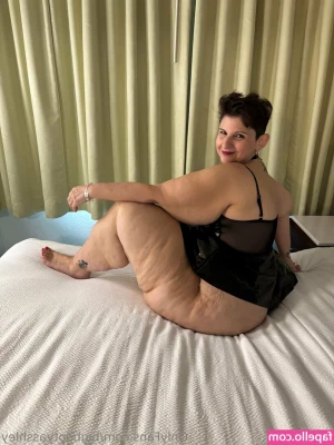 bigbootyasshley - Oiled up feet to tease you 😉