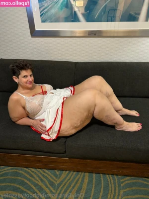 bigbootyasshley - Kneel. Goddess is in charge. you work for Me now. I’m the real boss