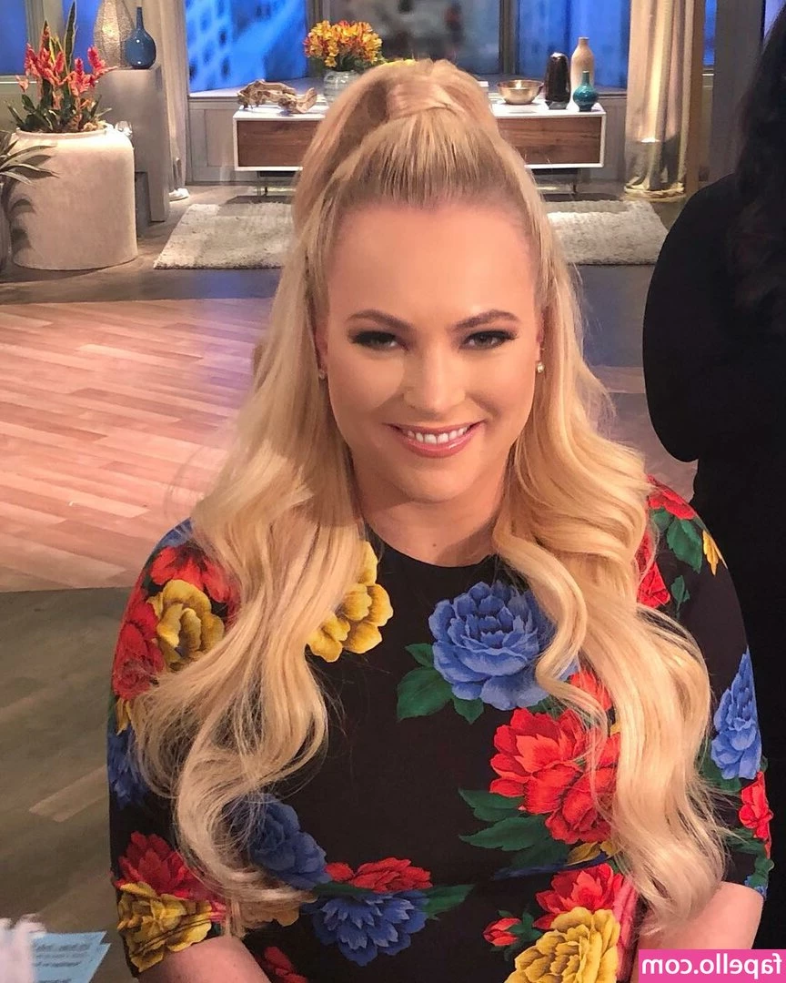Meghan McCain [ meghan-mccain ] - Super hot threesome video with Violet and Mia! It was Violets first